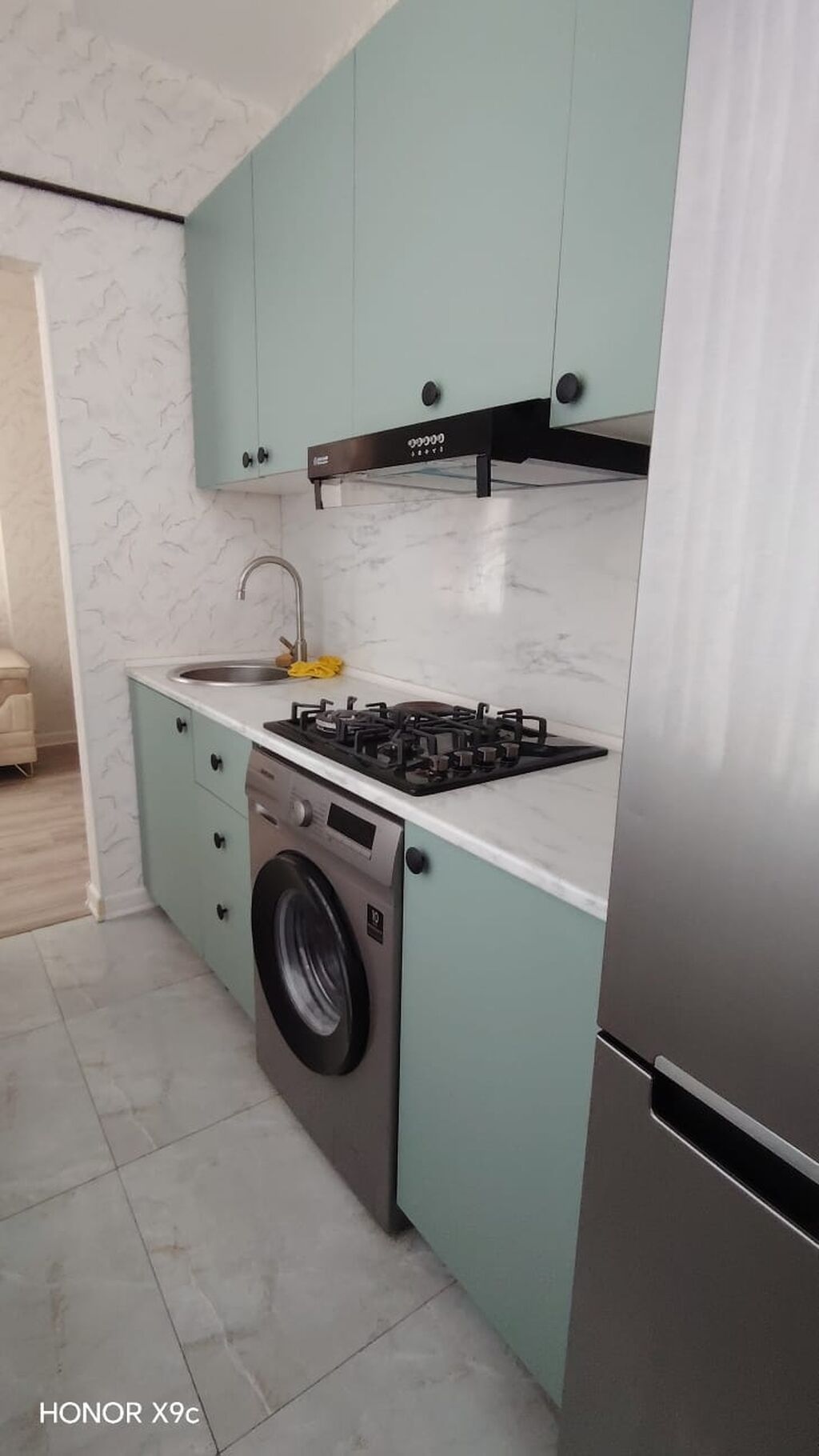 Mənzil tam təmirlidir. suyu qazı işığı daimidir. 2 lifti və 1 açıq
