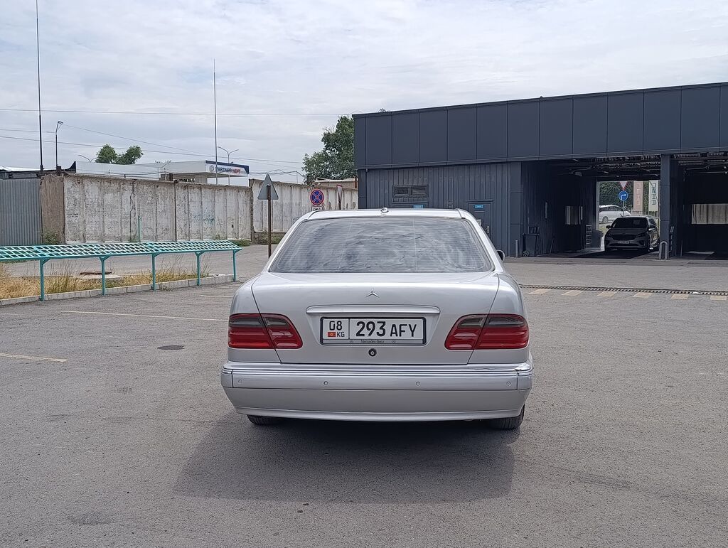 Mercedes-Benz E-Class: 2001 г., 3.2 л, Автомат, Газ, Седан: фото 5