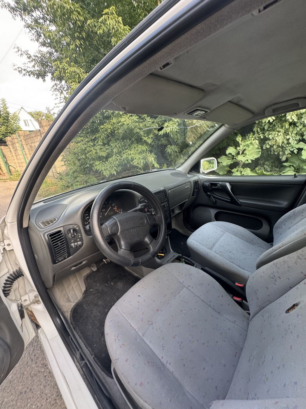Volkswagen Polo: 1996 г., Механика, Седан: фото 5