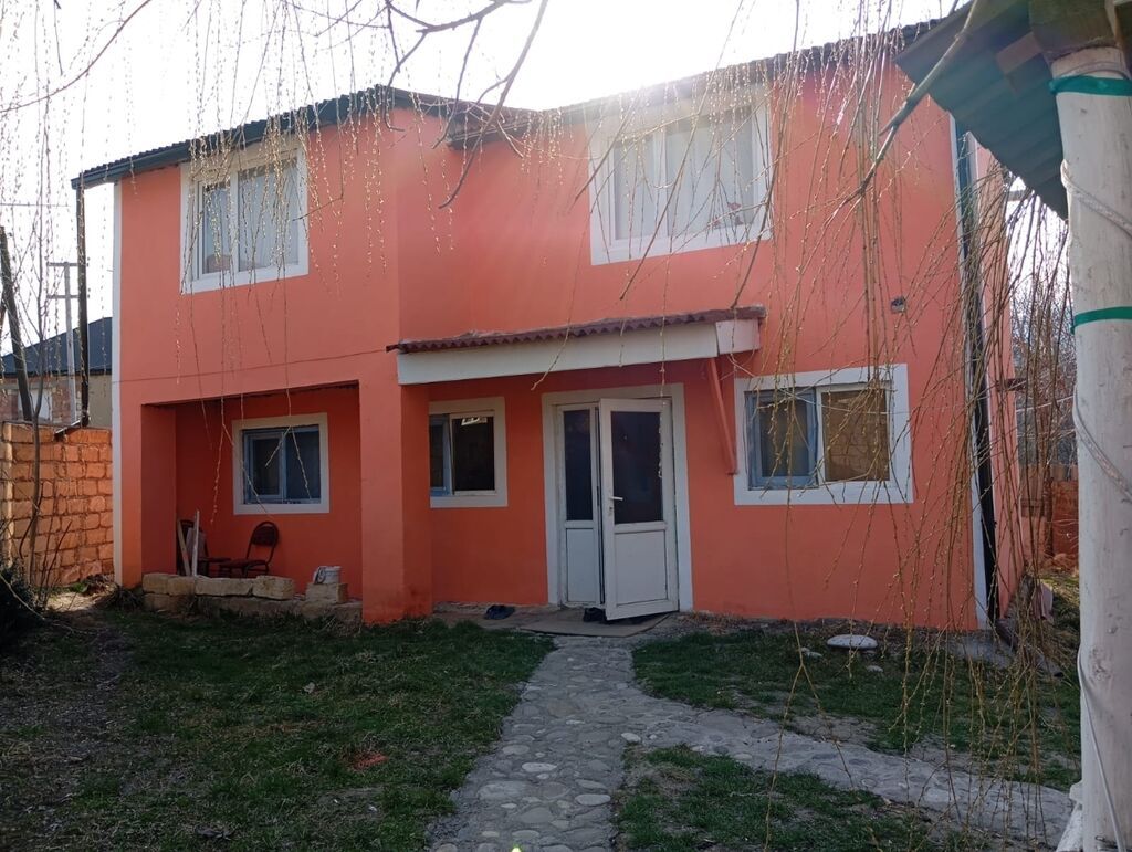 80 kv. m, 3 otaqlı, Telefon, Qaz, İşıq