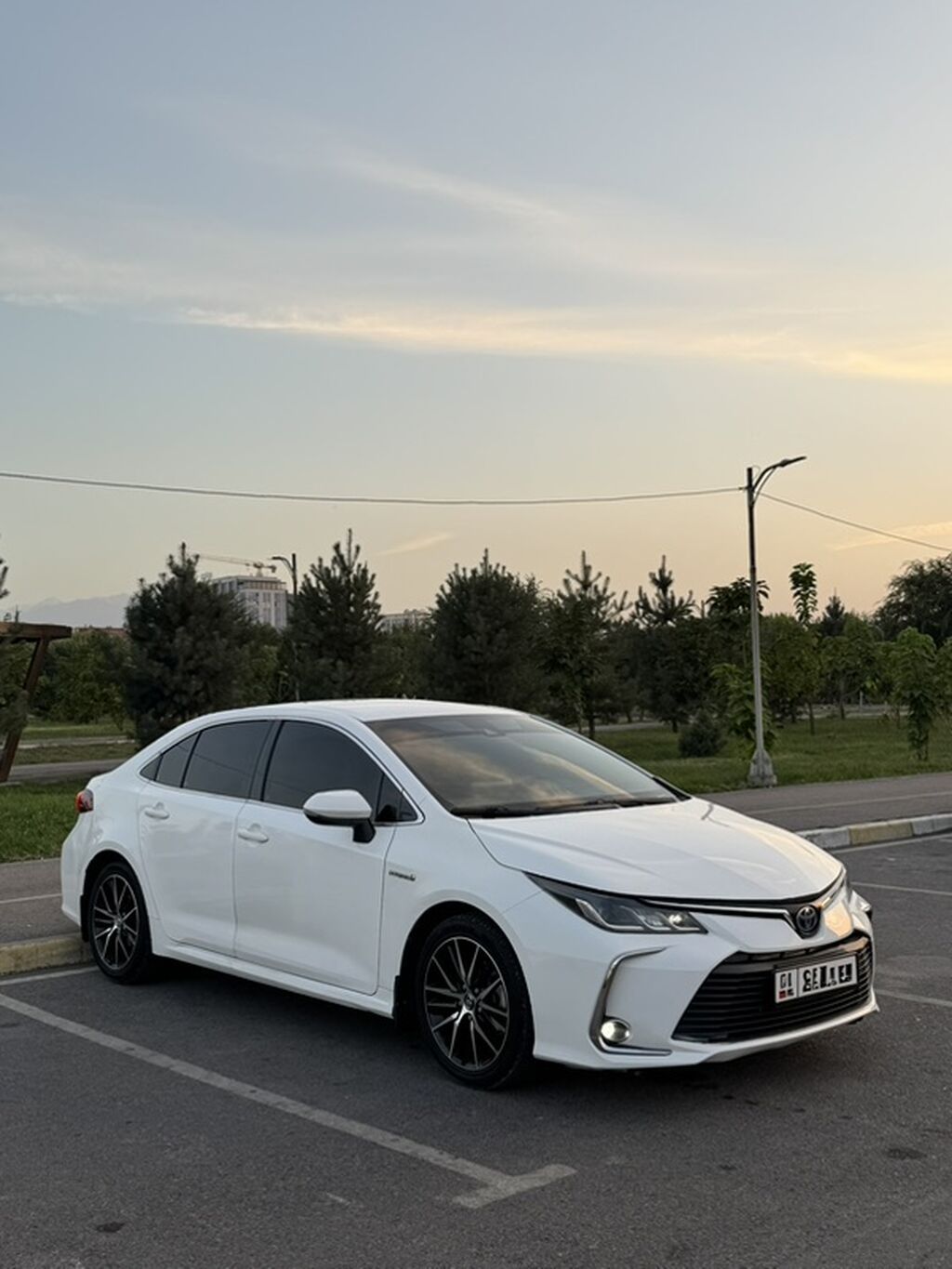 Toyota Corolla: 2022 г., 1.8 л, Гибрид, Седан: фото 3