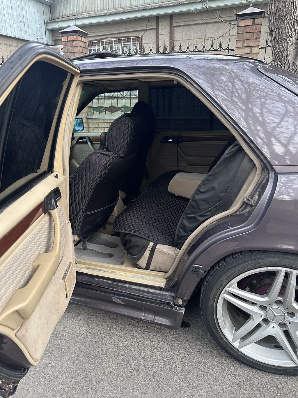 Mercedes-Benz W124: 1993 г., 2.2 л, Механика, Бензин, Седан: фото 8