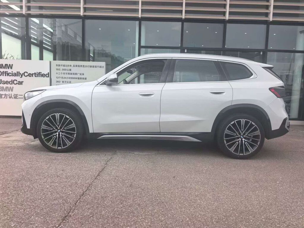 BMW X1: 2025 г., 2 л, Автомат, Бензин, Внедорожник: фото 2