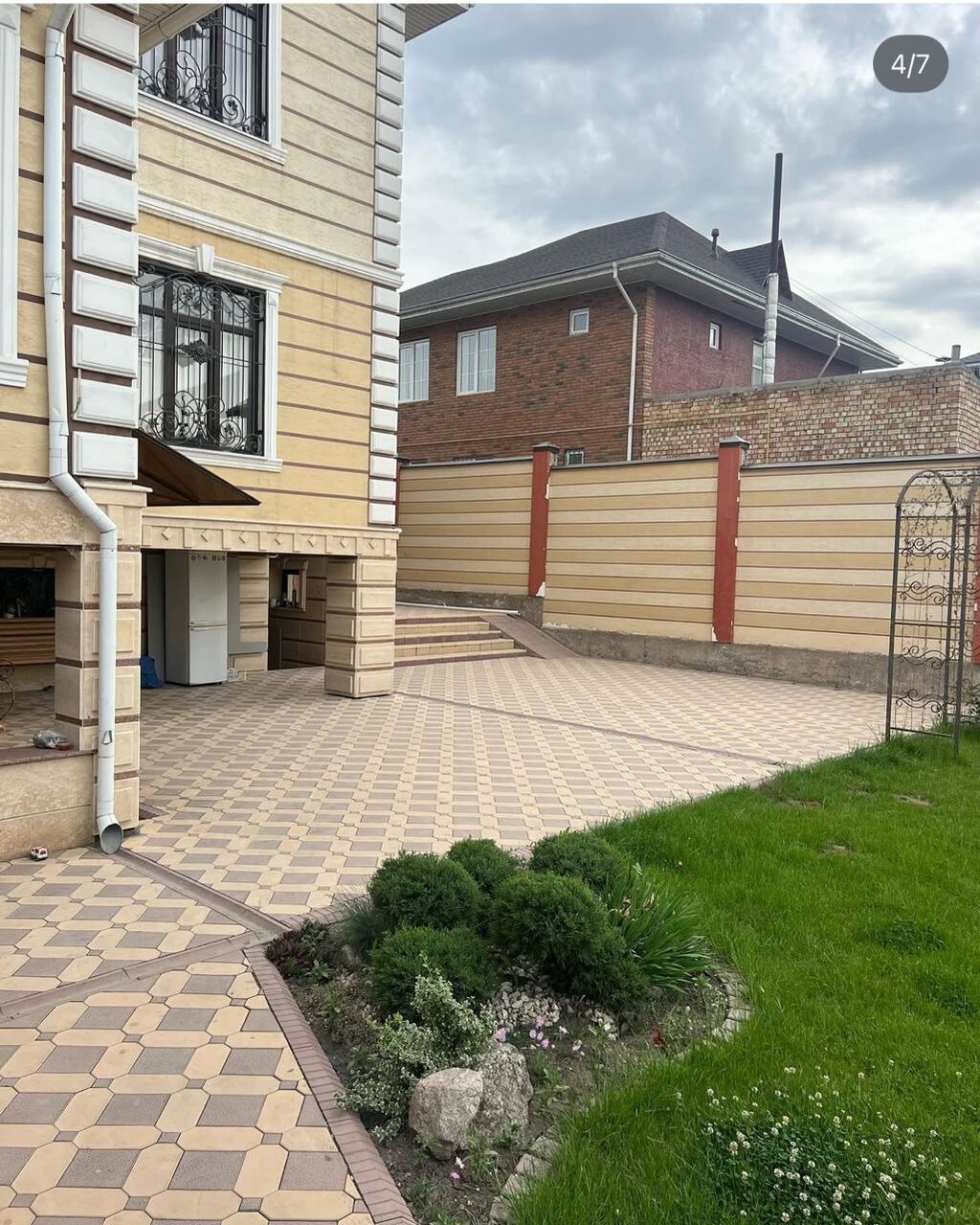 400 м², 6 комнат и более, Можно с животными: фото 2