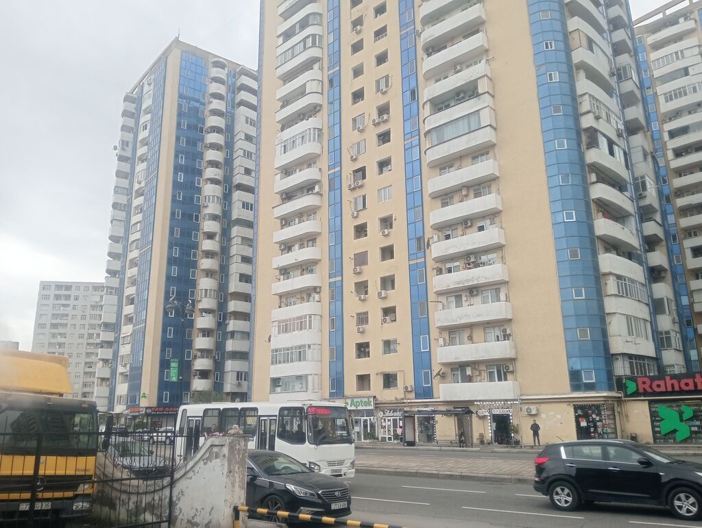 Razinde Akkordun binalarında Elyar Əliyev 25/95 ünvanında yerləşən