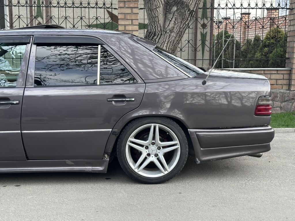 Mercedes-Benz W124: 1993 г., 2.2 л, Механика, Бензин, Седан: фото 4