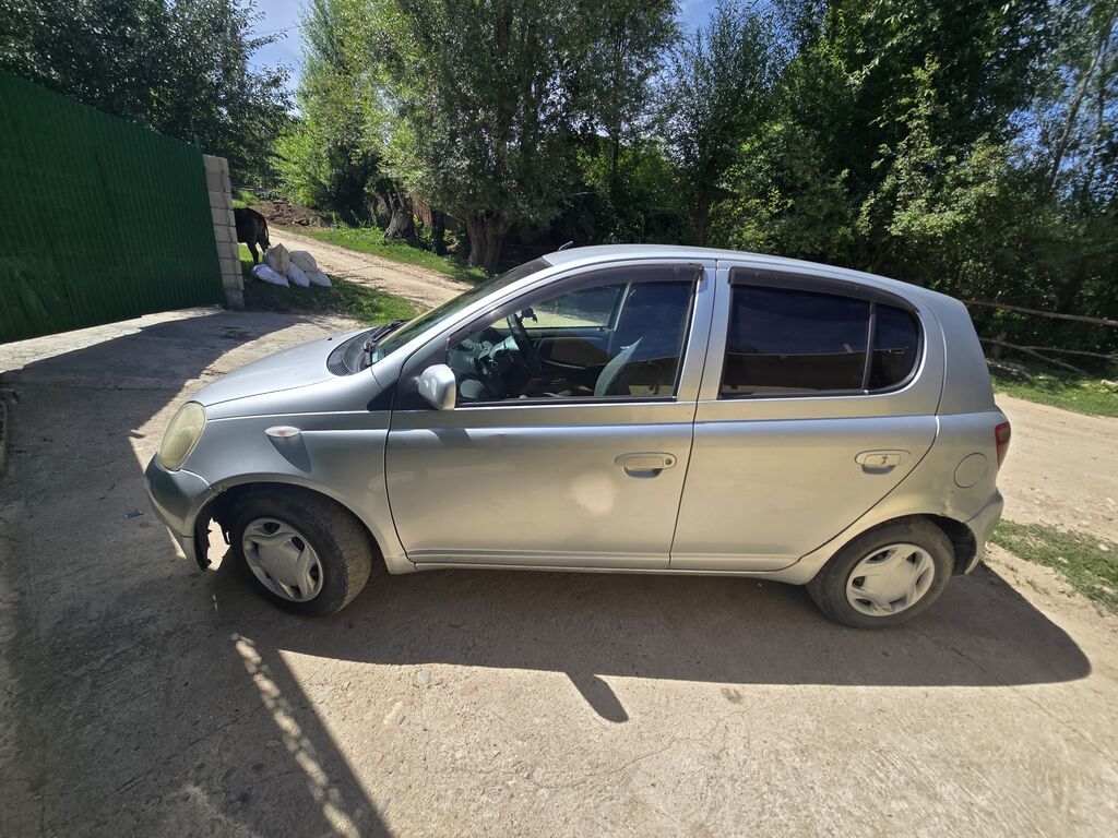 Toyota Vitz: 2001 г., 1 л, Автомат, Бензин, Хэтчбэк: фото 3