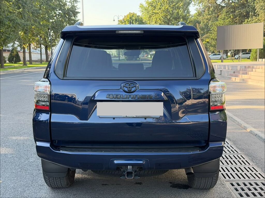 Toyota 4Runner: 2022 г., 4 л, Автомат, Бензин, Внедорожник: фото 3