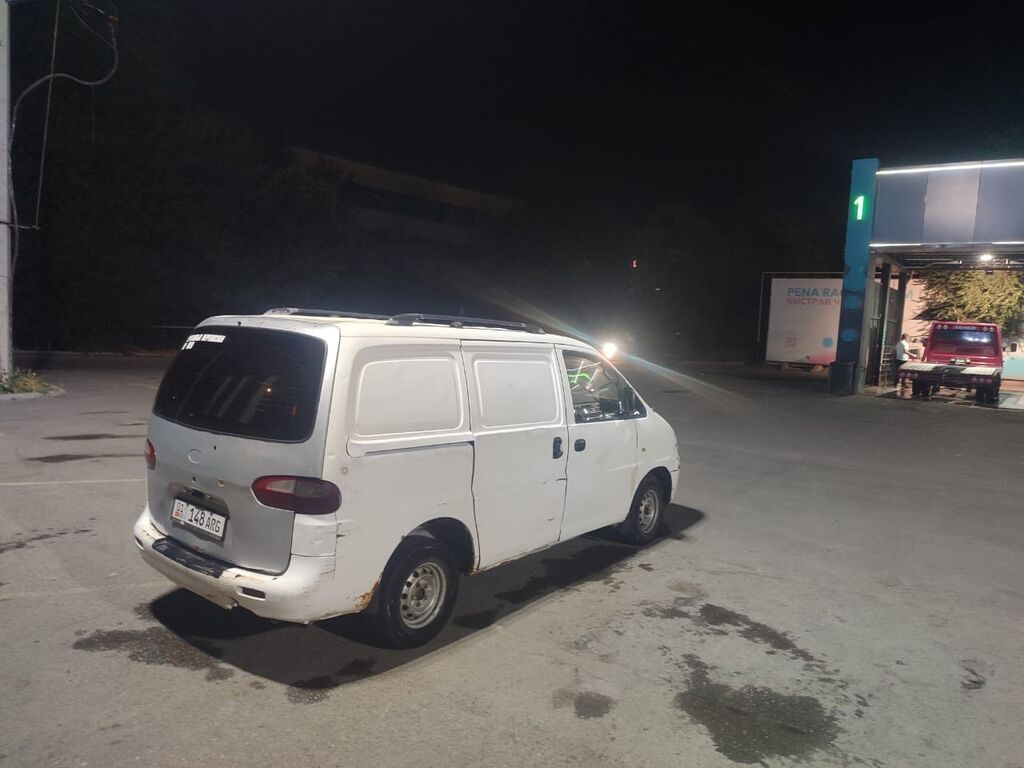 Hyundai Starex: 2000 г., 2.5 л, Механика, Дизель, Фургон — фото 3