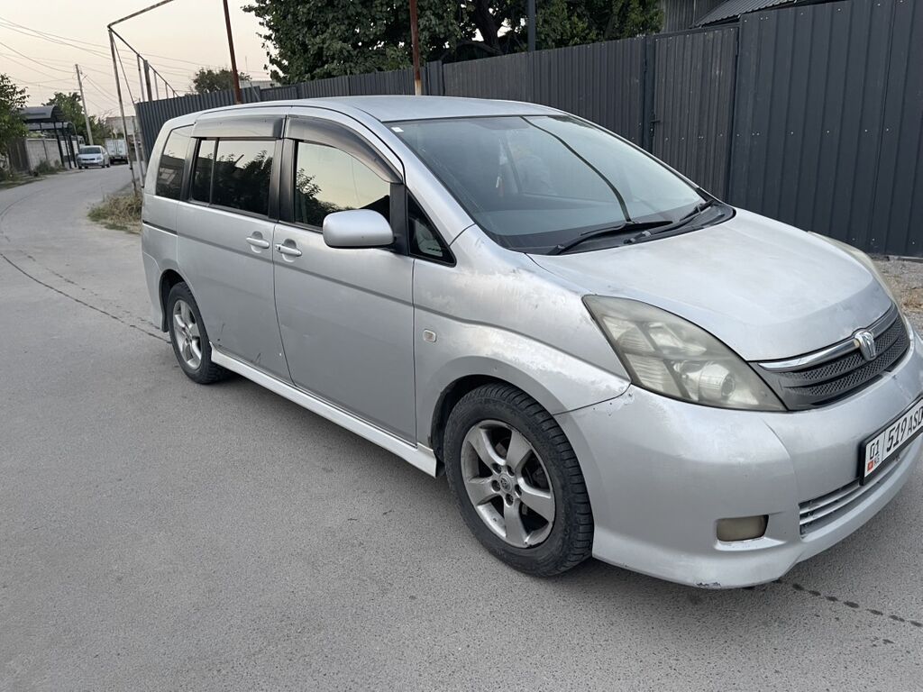 Toyota Isis