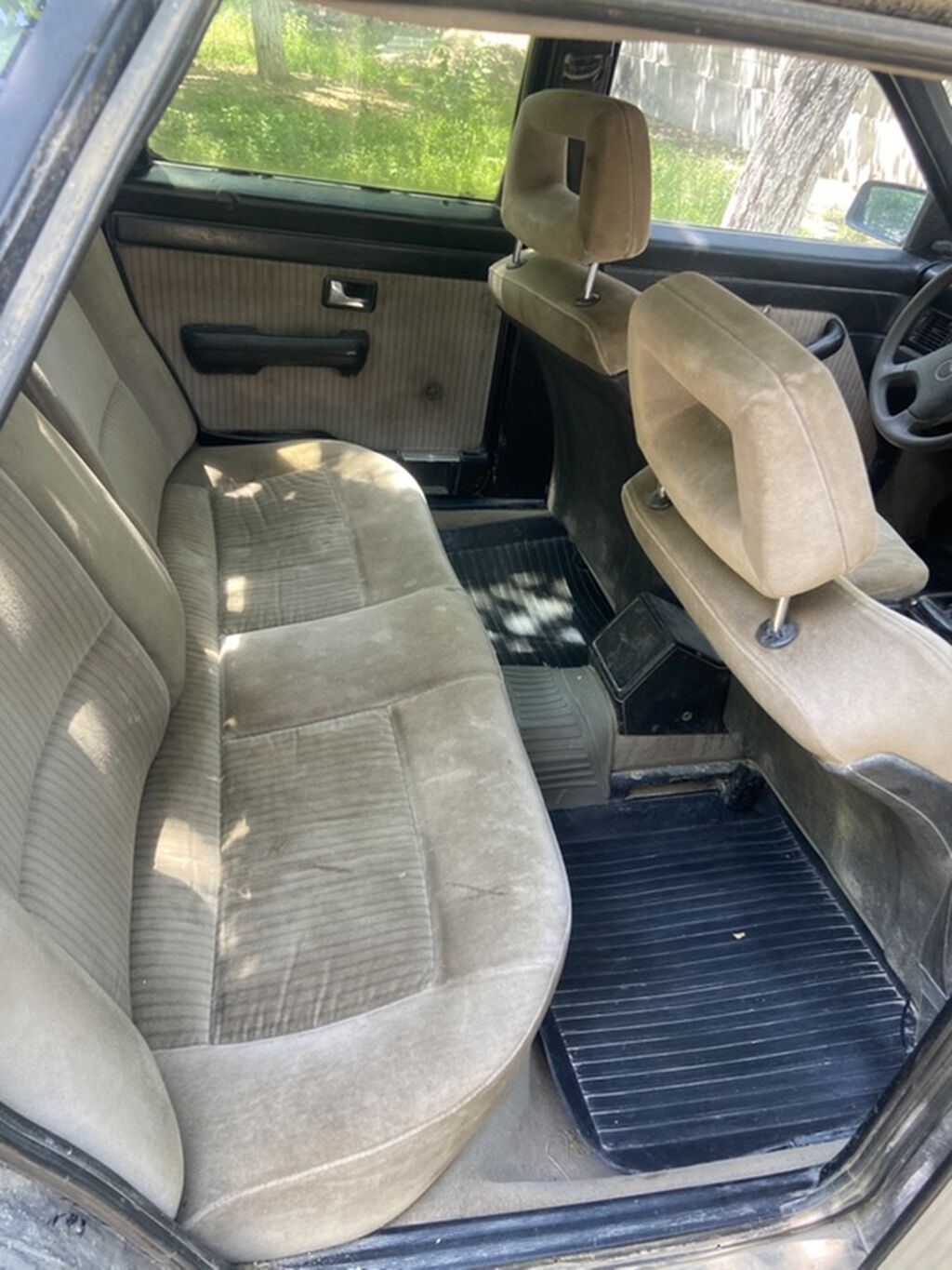 Audi 100: 1988 г., 2.3 л, Механика, Бензин, Седан: фото 7