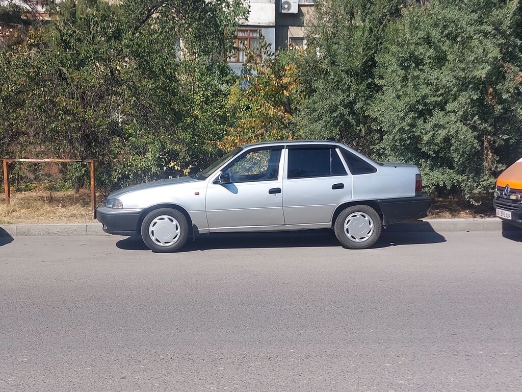 Daewoo Nexia: 2006 г., 1.5 л, Механика, Бензин, Седан