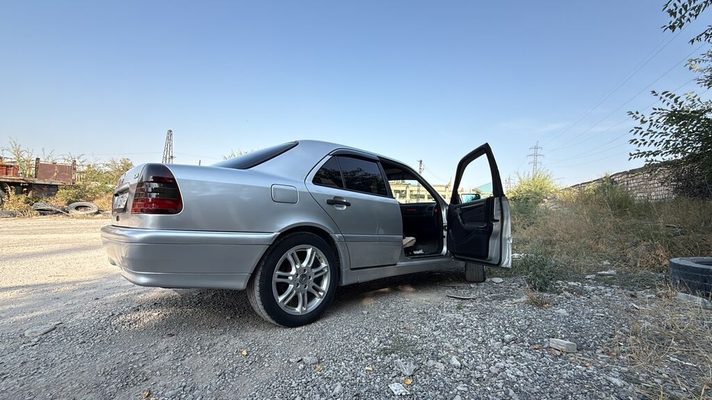 Mercedes-Benz C-Class: 2000 г., 2.2 л, Механика, Дизель, Седан: фото 2