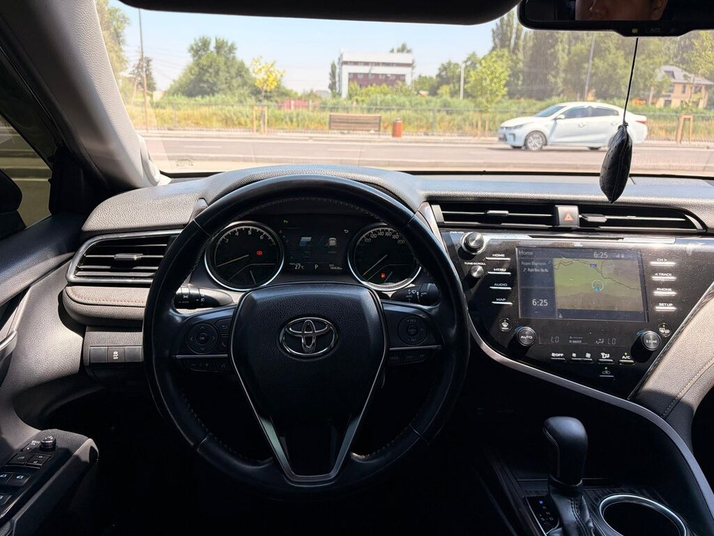 Toyota Camry: 2018 г., 3.5 л, Автомат, Бензин, Седан — фото 7