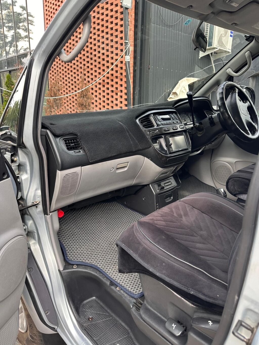 Mitsubishi Space Gear: 2002 г., 3 л, Автомат, Бензин, Минивэн: фото 6