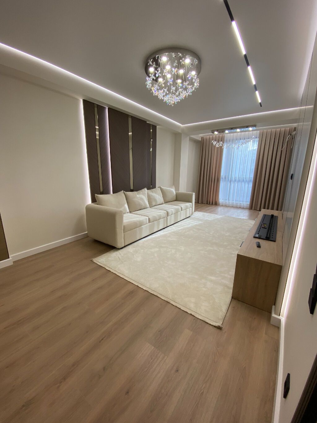 3 комнаты, 109 м², Южная Магистраль Элитка, 4 этаж, Дизайнерский ремонт: фото 1