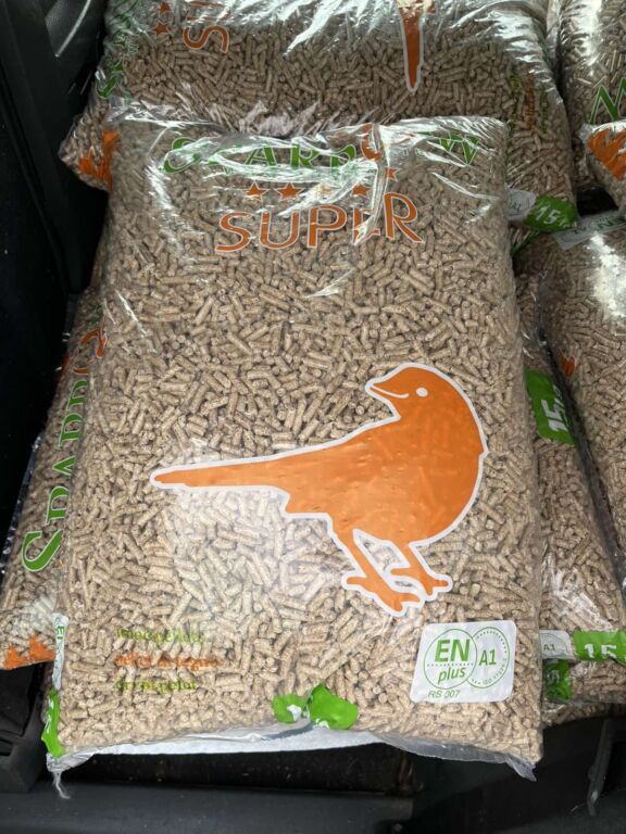 Ugalj i drvo za ogrev: Pelet 850 dinara dzak. NIŠ