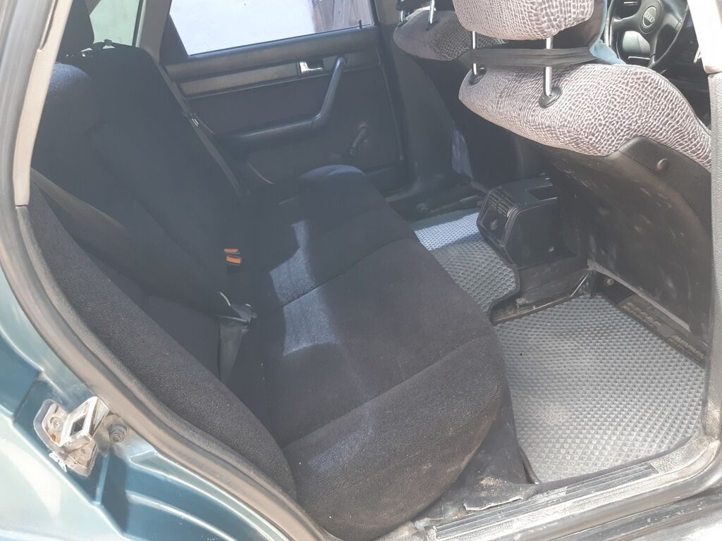Audi 100: 1991 г., 2.2 л, Механика, Бензин, Седан: фото 3