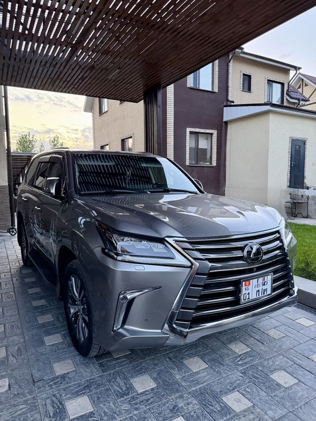 Lexus LX: 2018 г., 5.7 л, Автомат, Бензин, Внедорожник: фото 2