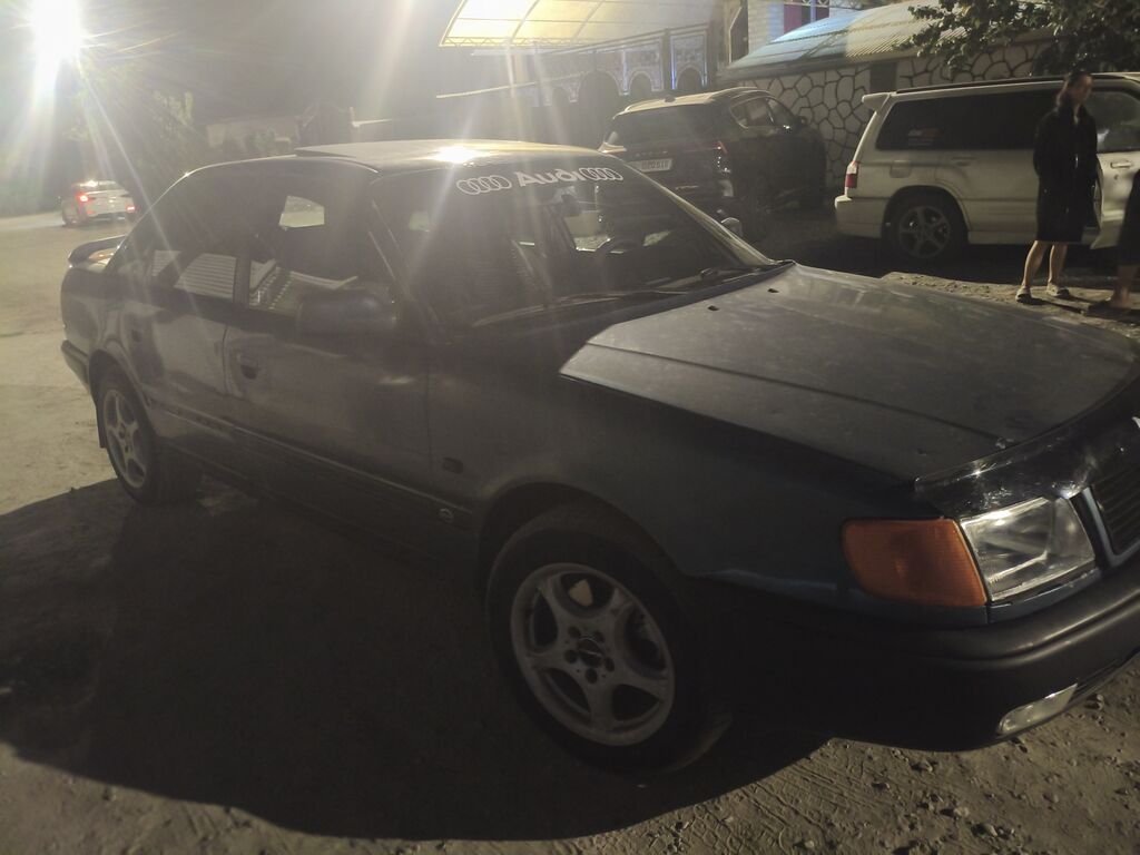 Audi 100: 1992 г., 2.3 л, Механика, Бензин, Седан: фото 2