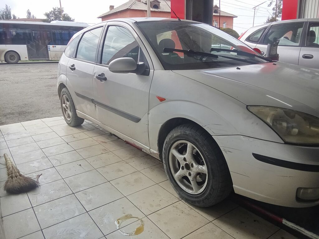 Ford Focus: 2002 г., 1.6 л, Механика, Бензин, Хэтчбэк: фото 3