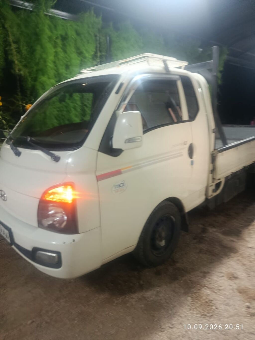 Hyundai Porter (грузовой бортовой малотоннажник) - Компоновка: кабина: фото 1