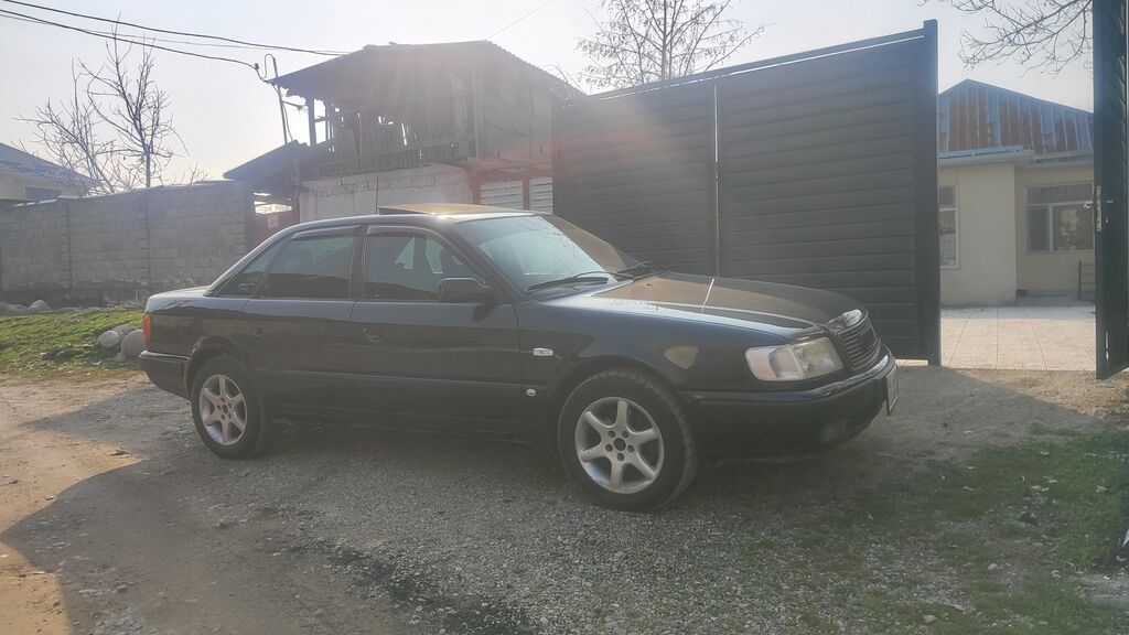 Audi 100