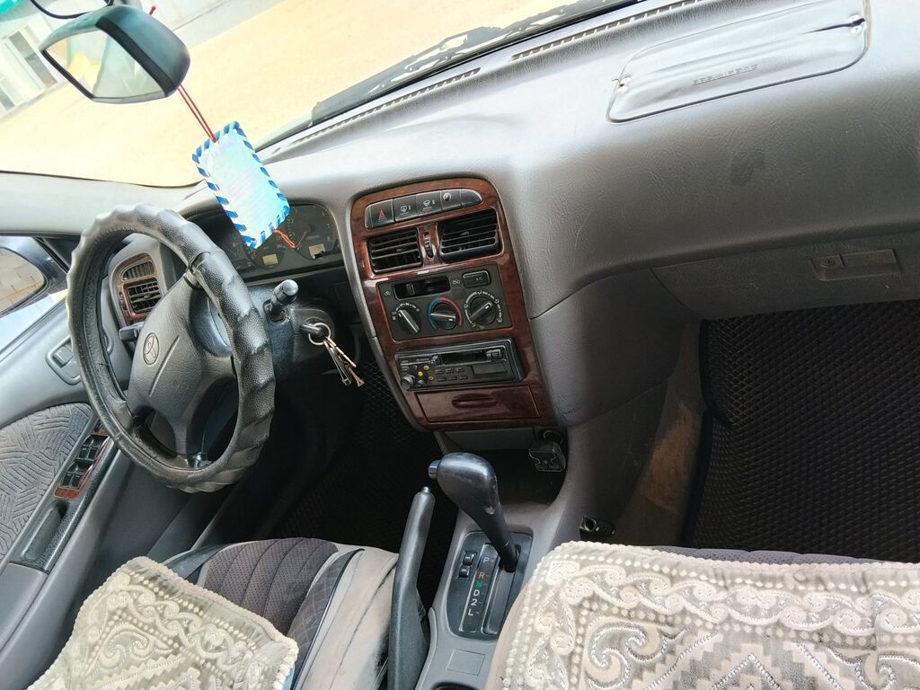 Toyota Carina E: 1999 г., 1.8 л, Механика, Бензин, Седан: фото 8