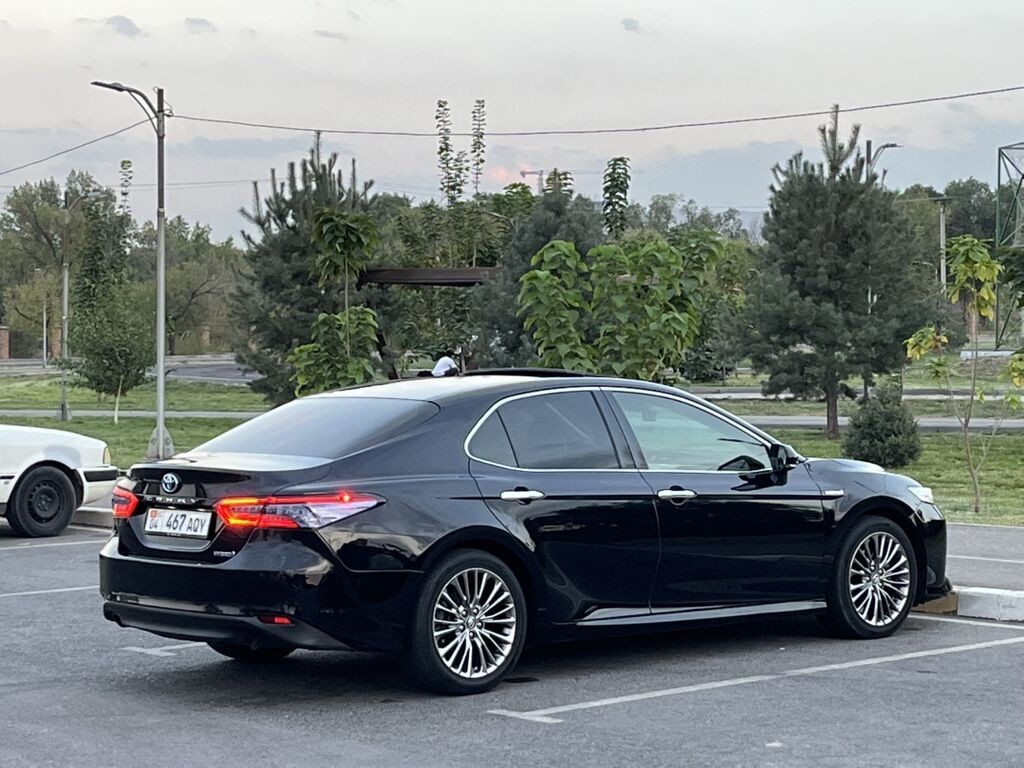 Toyota Camry: 2019 г., 2.5 л, Вариатор, Гибрид, Седан: фото 5