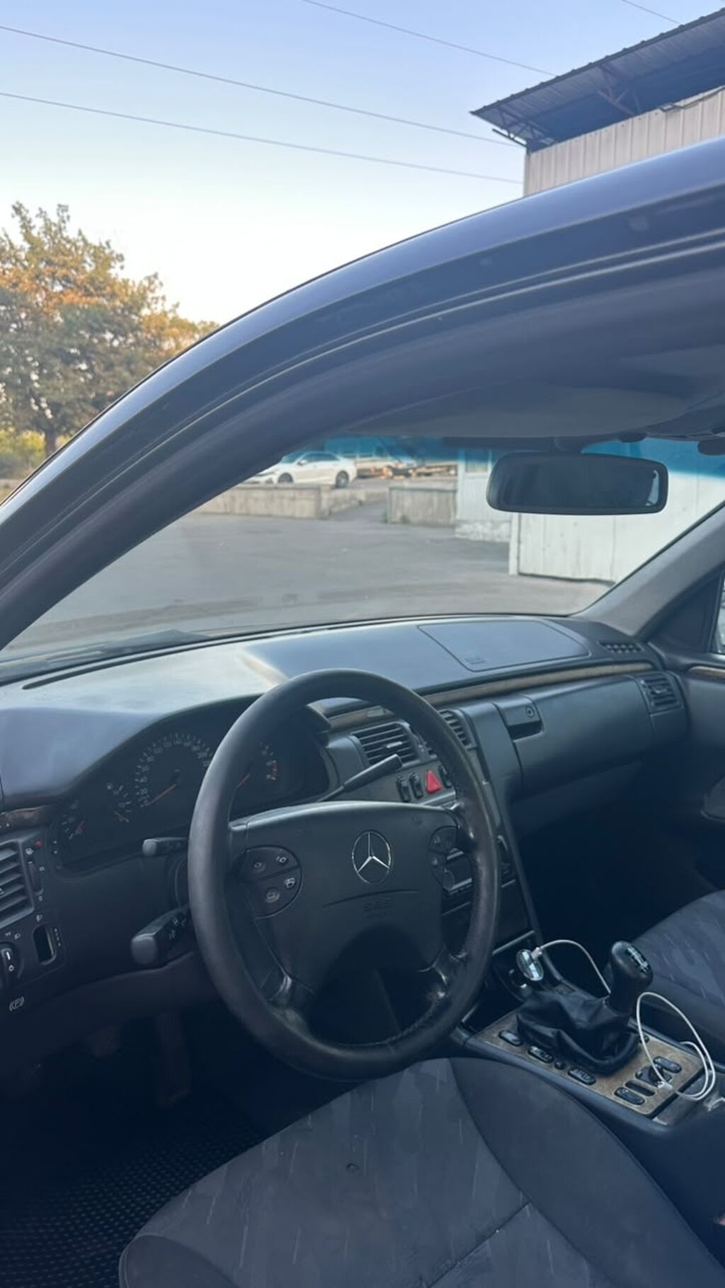 Mercedes-Benz E-Class: 2002 г., 2 л, Механика, Бензин, Седан: фото 3