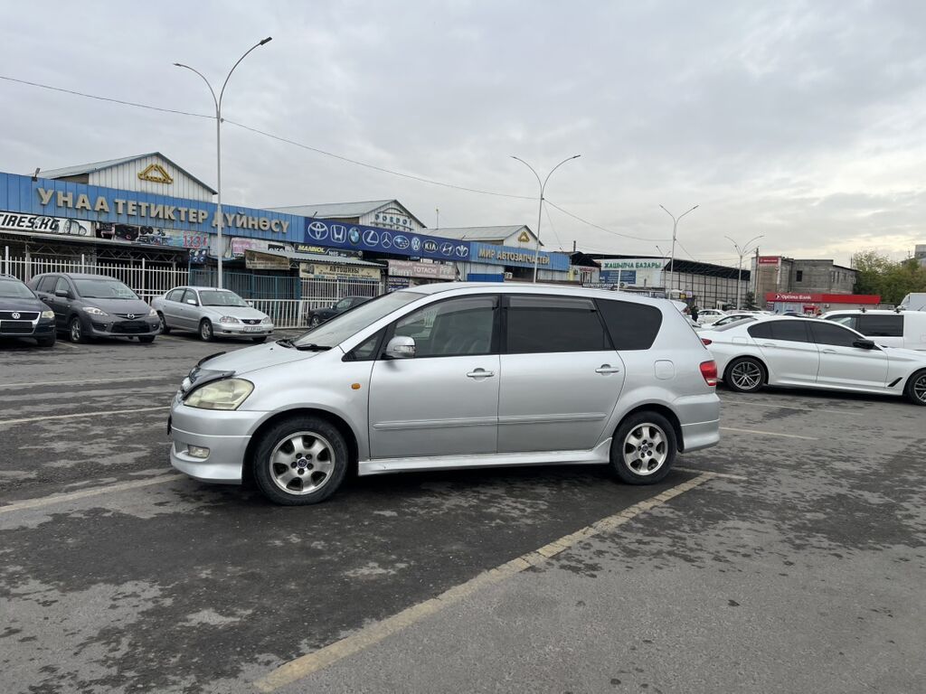 Toyota Ipsum: 2003 г., 2.4 л, Автомат, Бензин, Минивэн: фото 4