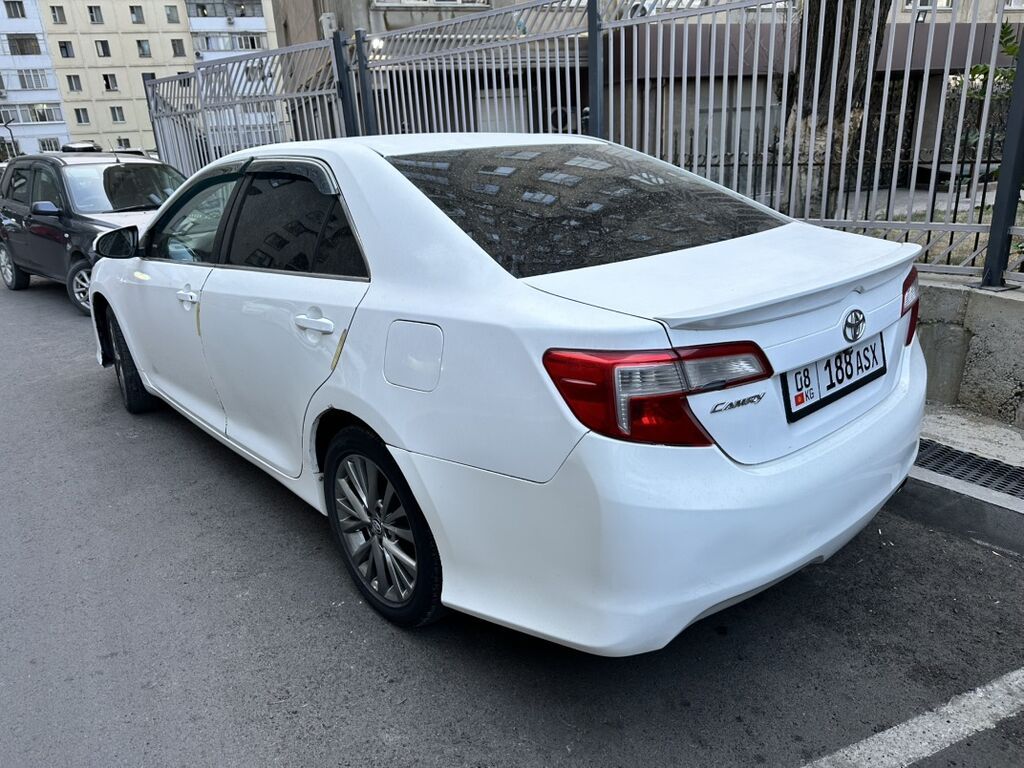 Toyota Camry: 2011 г., Бензин, Седан: фото 2