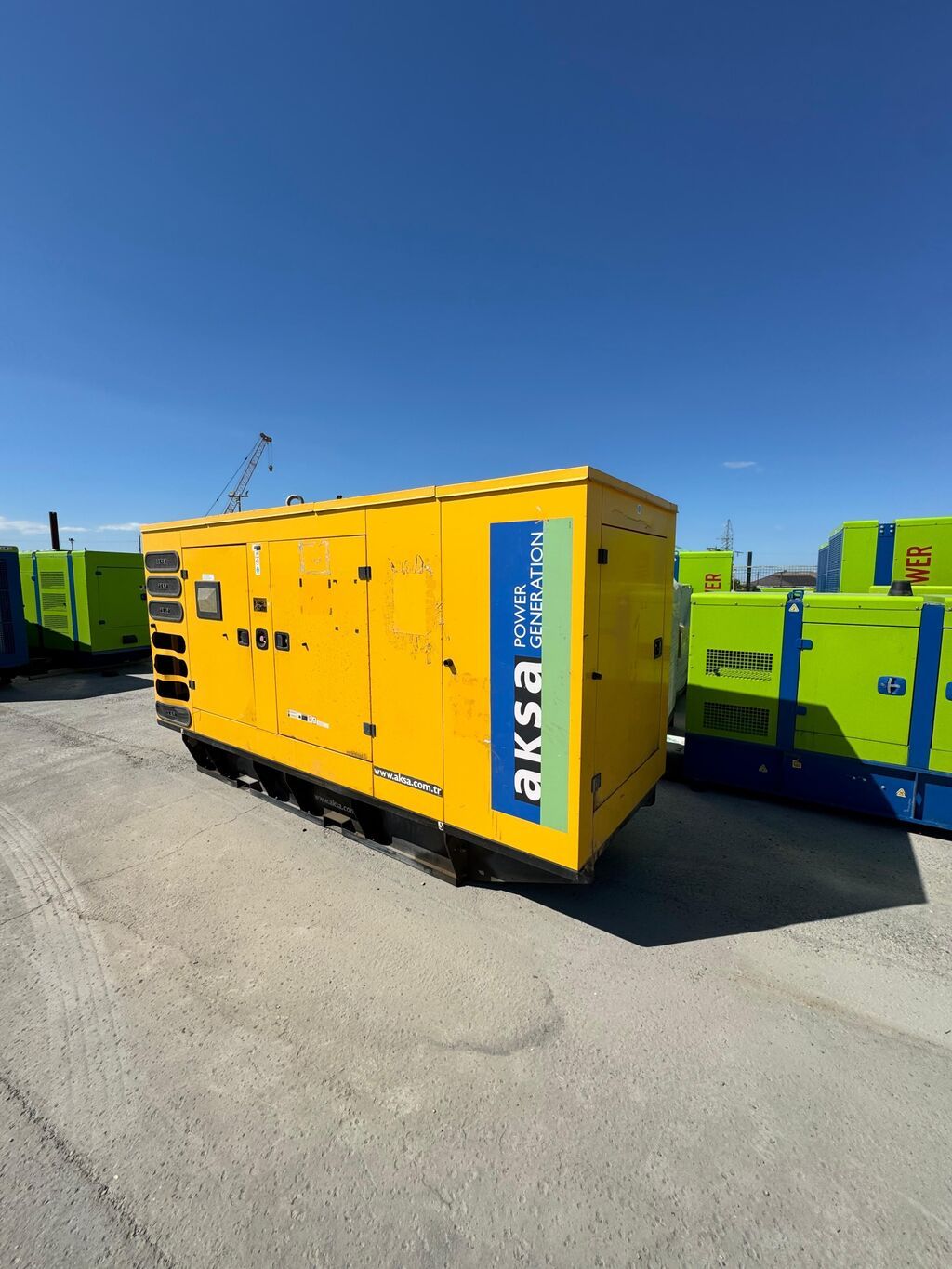 Aksa Power Generation dizel generatoru Xüsusiyyətlər: - Səyyar/sənaye