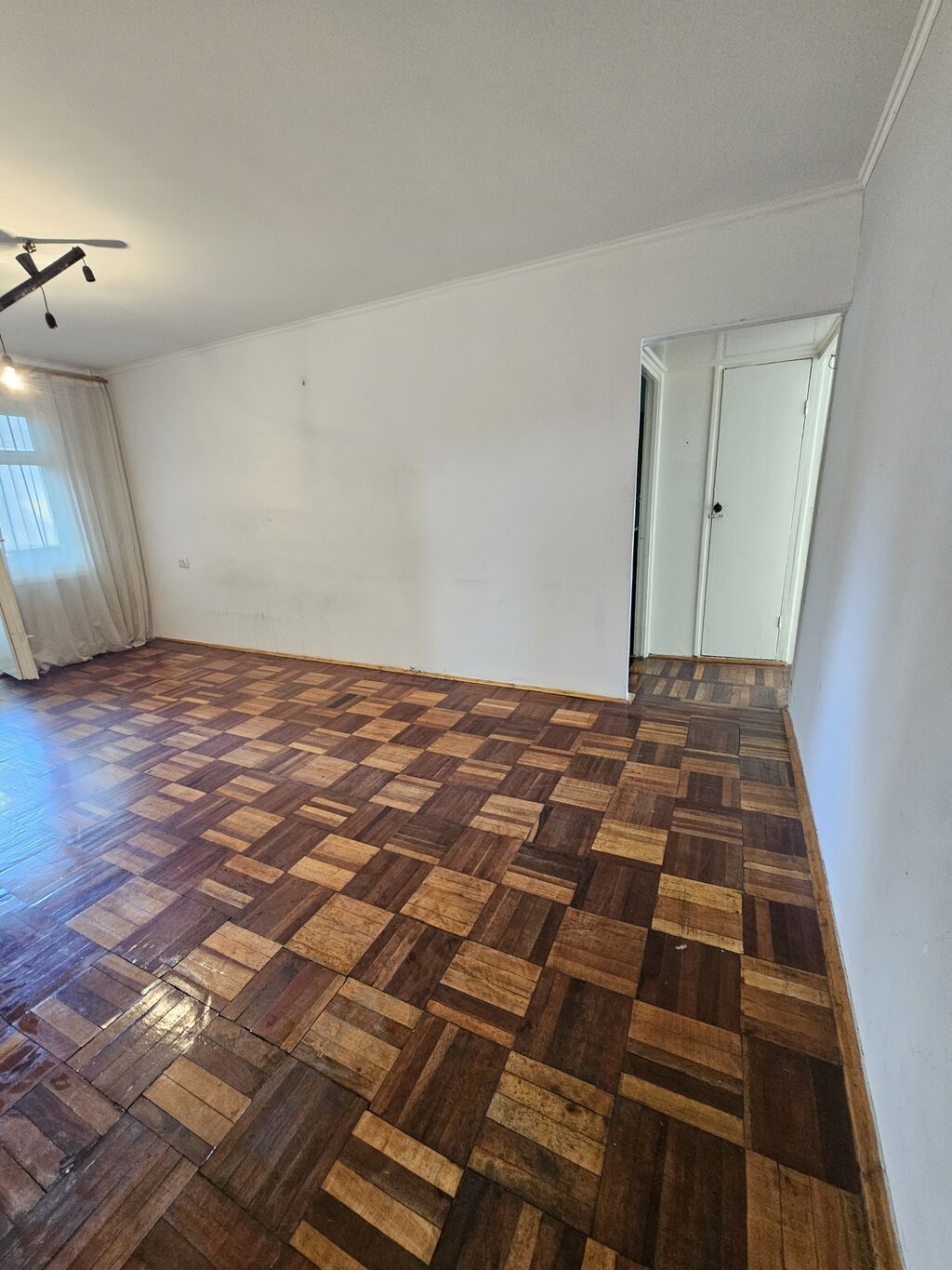 3 комнаты, 58 м², 10 мкр 104 серия, 2 этаж, Требуется ремонт: фото 7