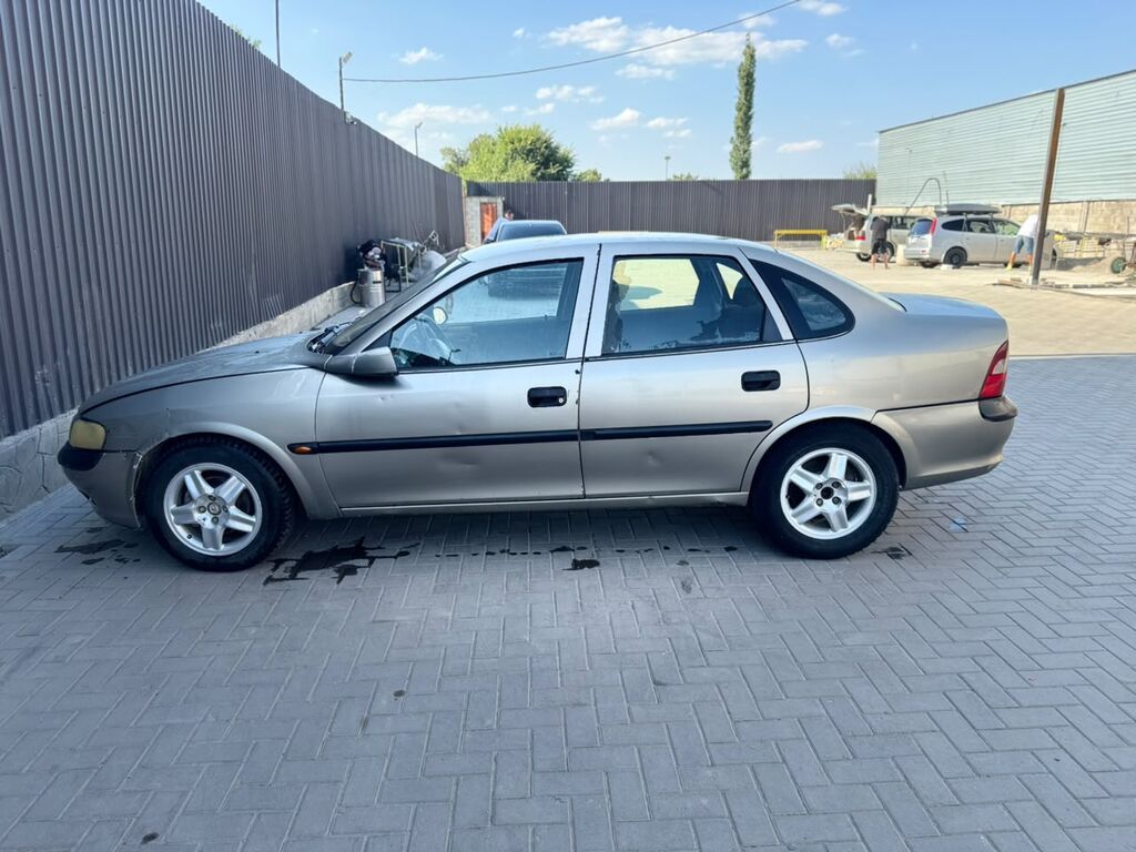 Opel Vectra: 1997 г., 1.6 л, Механика, Бензин, Седан: фото 5
