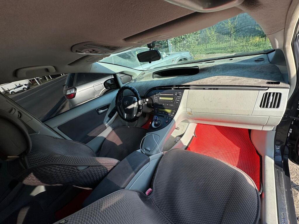 Toyota Prius: 2011 г., 1.8 л, Автомат, Гибрид, Лифтбек: фото 7