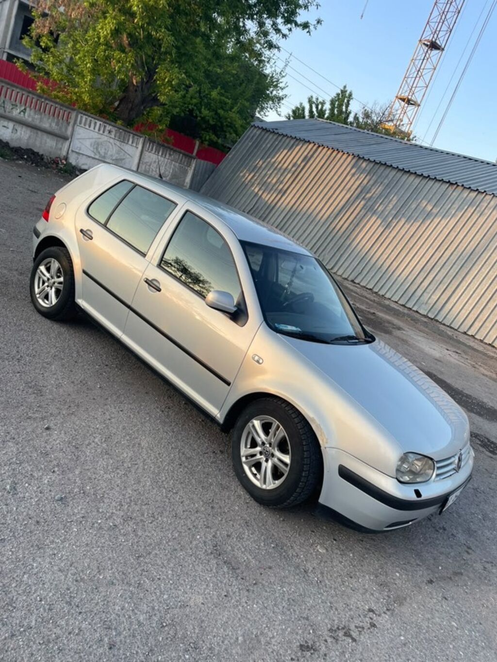 Volkswagen Golf: 2000 г., 1.6 л, Автомат, Бензин, Хэтчбэк: фото 1