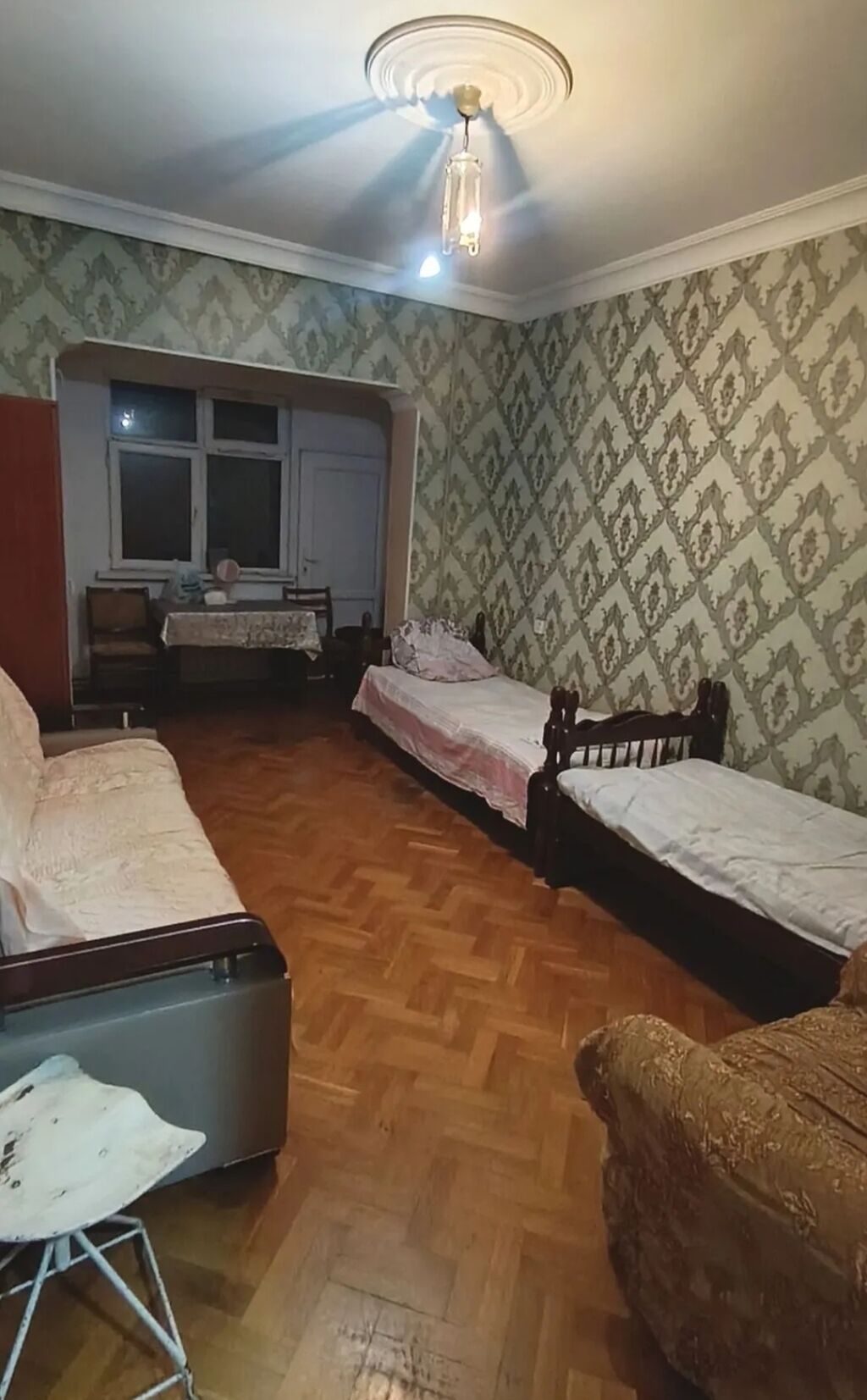 TƏLƏBƏ OĞLANLARA EV! nəsimi metrosu ilə 5 dəq. 61 65 18 85