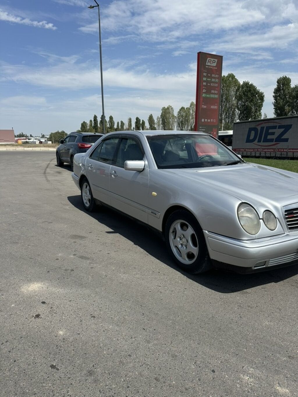 Mercedes-Benz E-Class 1999 г., седан: фото 2