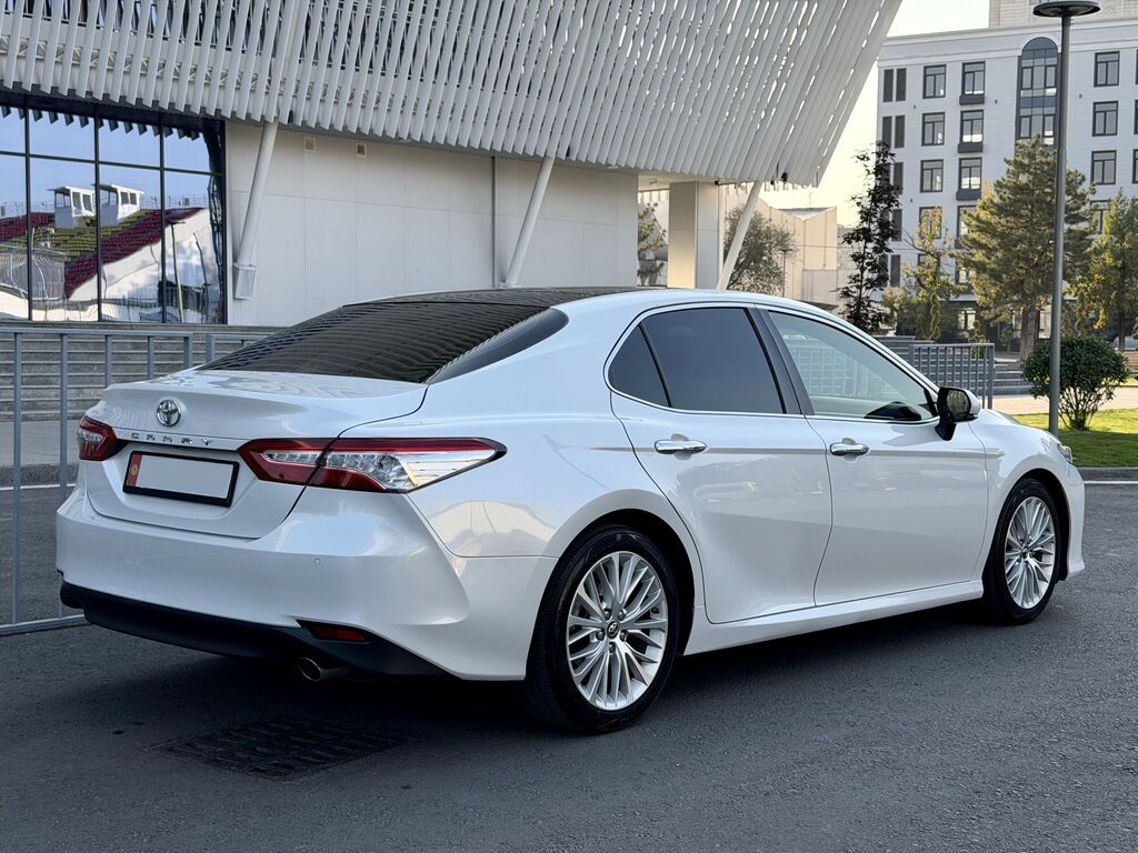 Toyota Camry: 2018 г., 2.5 л, Автомат, Бензин, Седан: фото 4