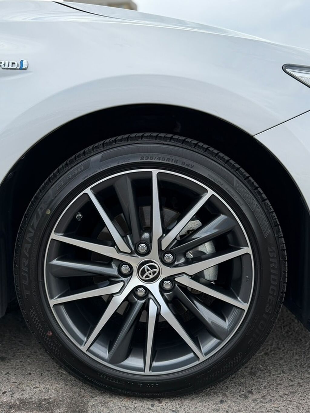 Toyota Camry: 2023 г., 2.5 л, Автомат, Гибрид, Седан: фото 5