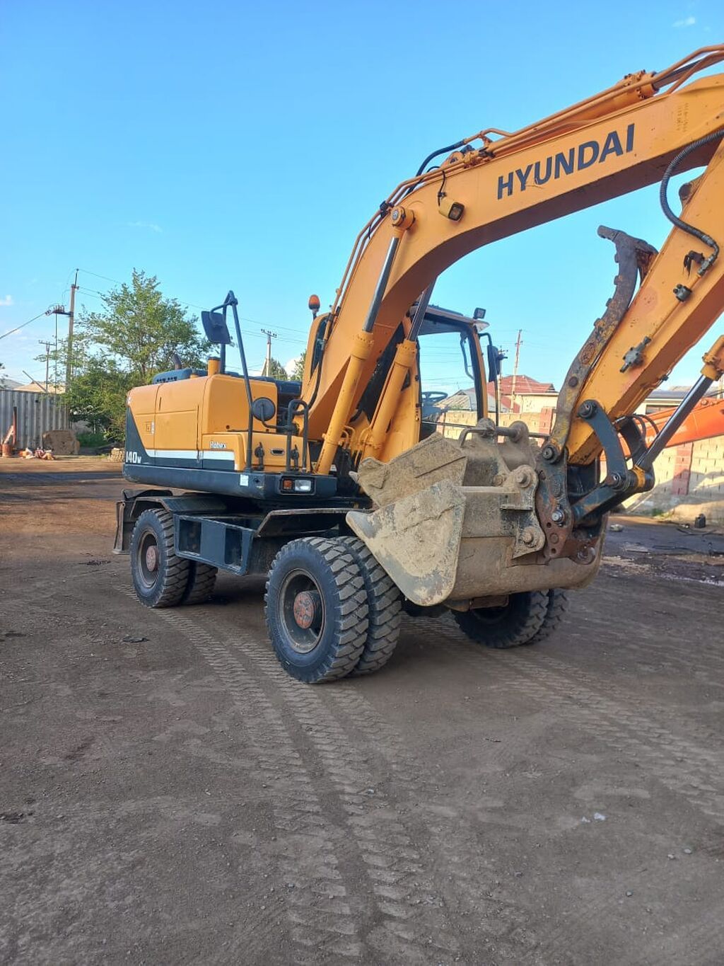 Услуга: колесный экскаватор Hyundai R140W: фото 2