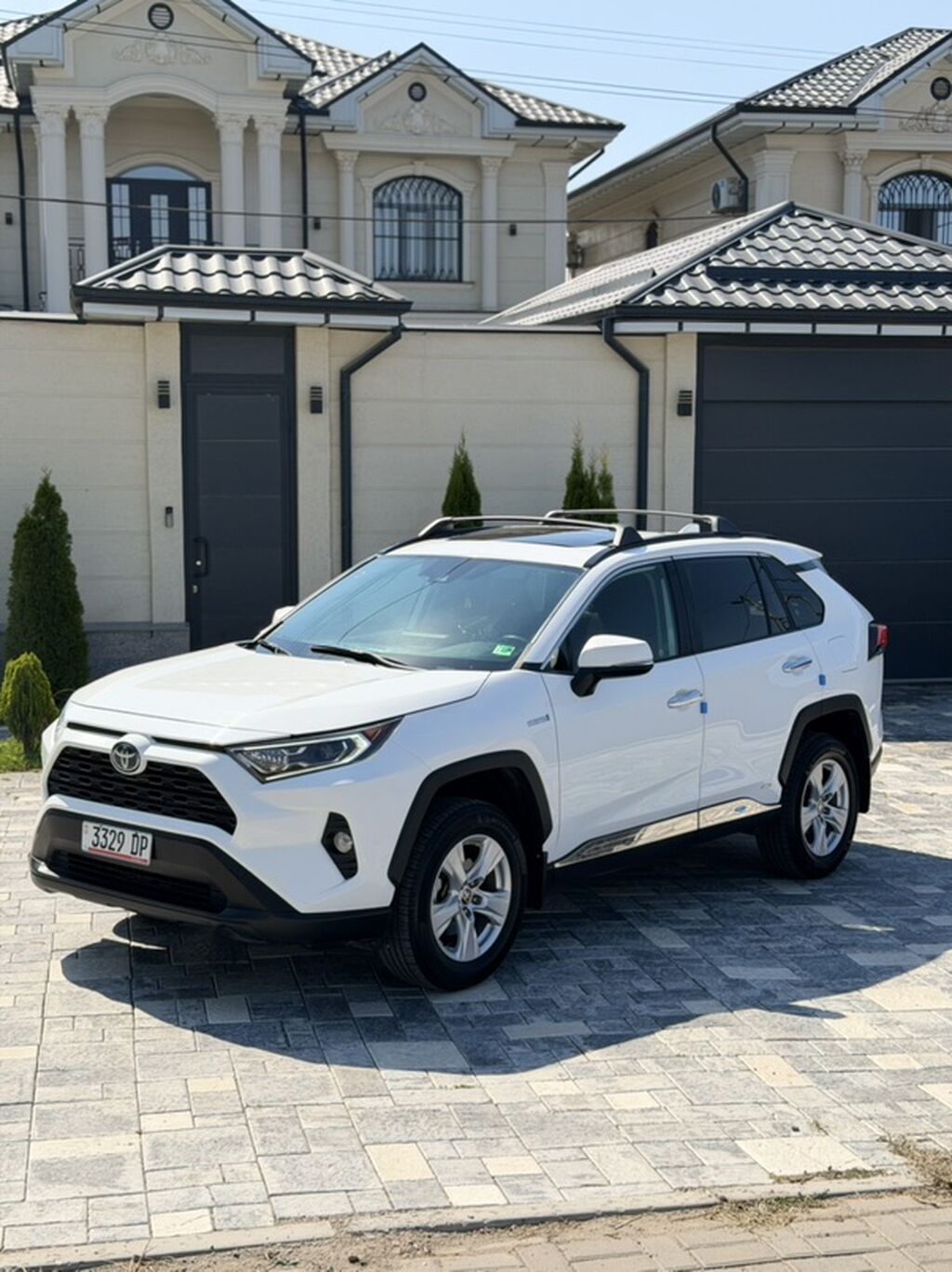Toyota RAV4: 2021 г., 2.5 л, Вариатор, Гибрид, Кроссовер: фото 3