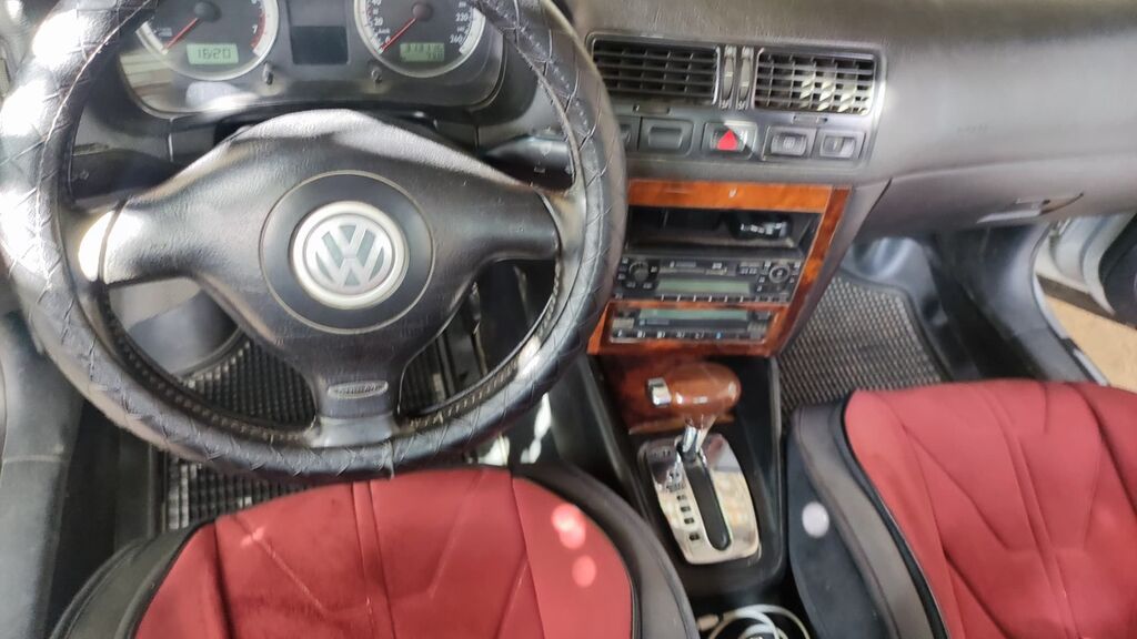 Volkswagen Bora: 2002 г., 1.6 л, Автомат, Бензин, Седан: фото 7