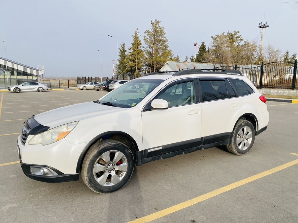 Subaru Outback: 2010 г., 2.5 л, Вариатор, Бензин, Универсал: фото 2