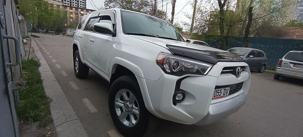 Toyota 4Runner: 2022 г., 4 л, Автомат, Бензин, Внедорожник: фото 8