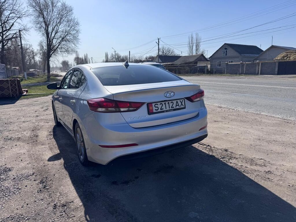 Hyundai Elantra: 2018 г., 2 л, Автомат, Бензин, Седан: фото 4