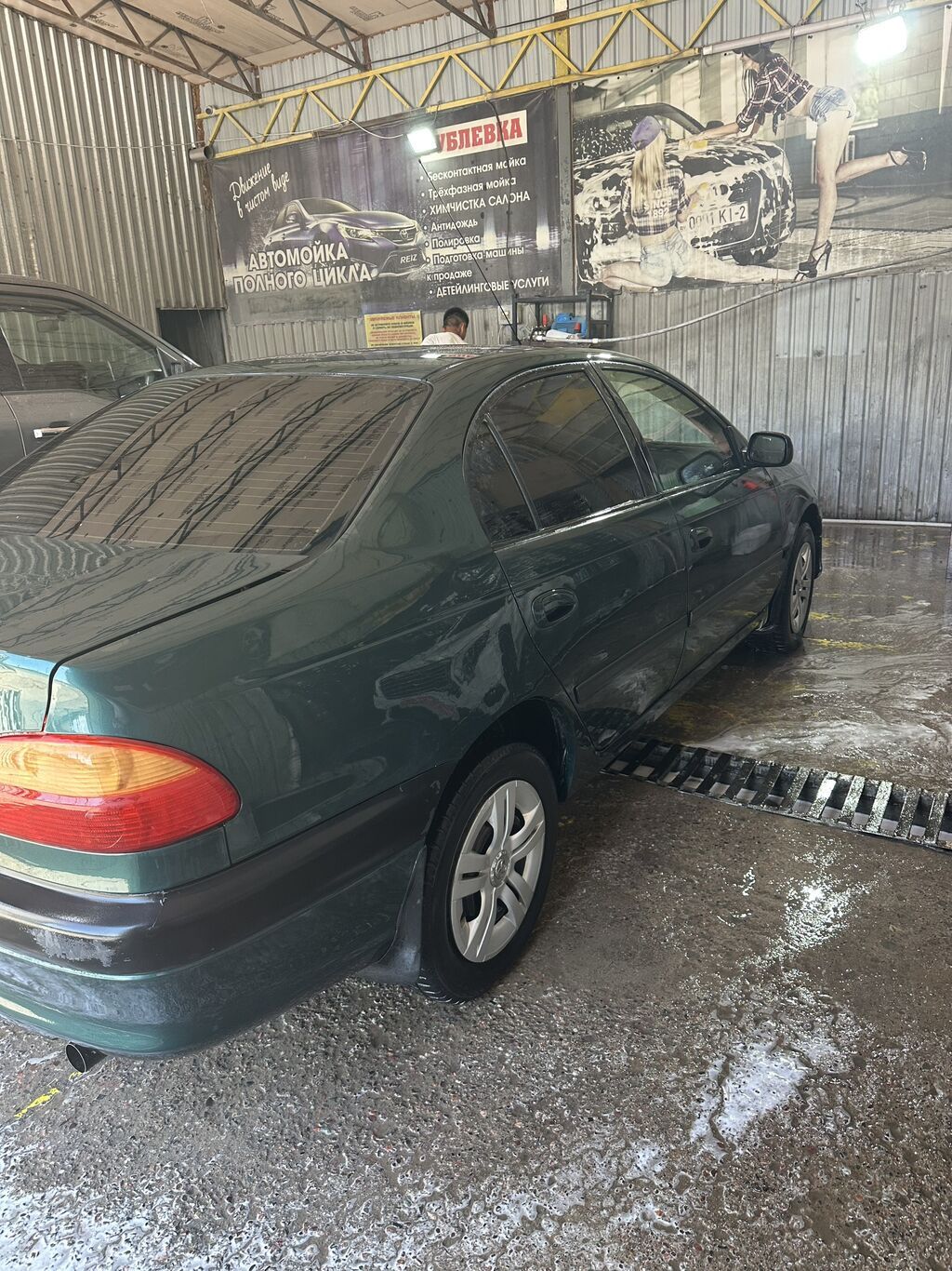 Toyota Avensis: 1998 г., 1.8 л, Механика, Бензин, Минивэн: фото 2