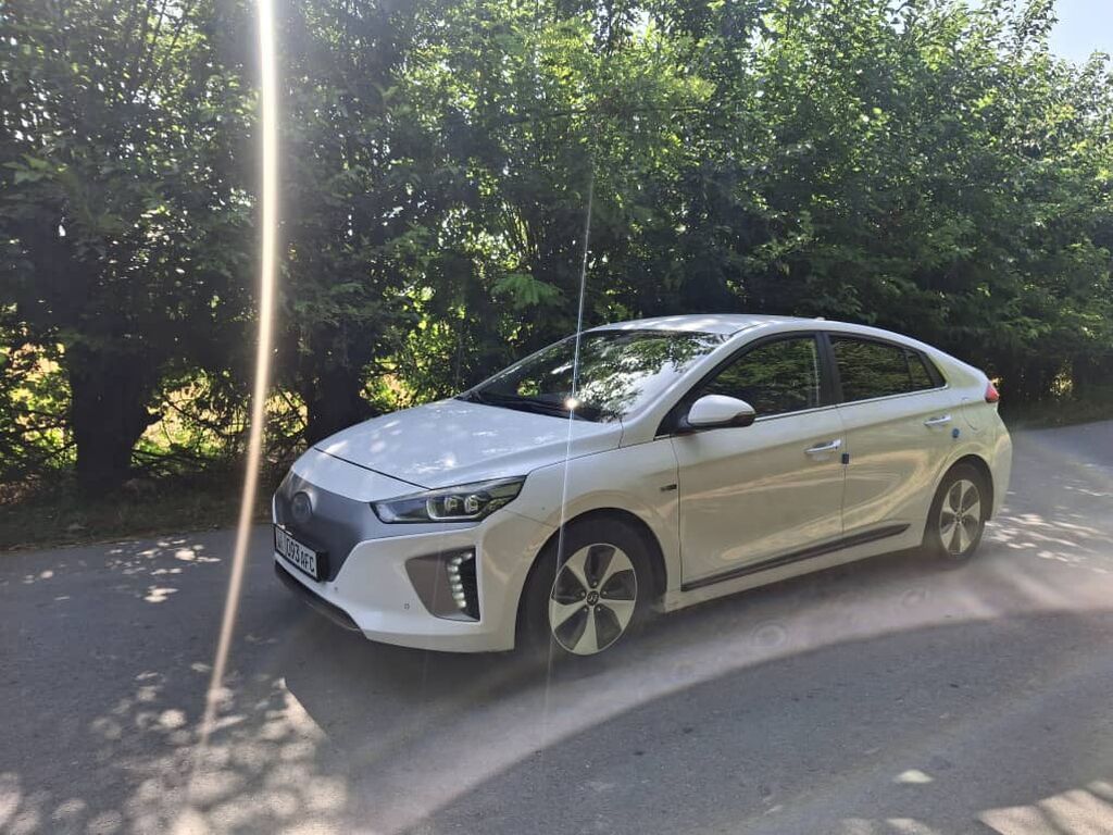 Hyundai Ioniq: 2017 г., Автомат, Электромобиль, Хэтчбэк: фото 3