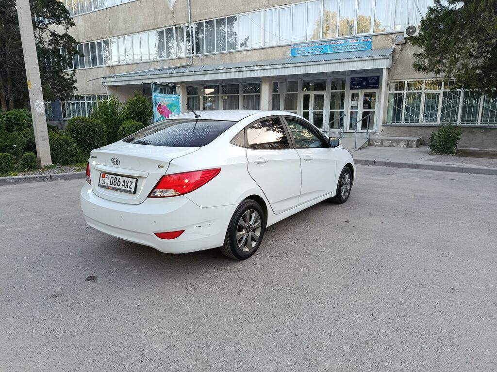 Hyundai Accent: 2018 г., 1.4 л, Автомат, Бензин, Седан: фото 3